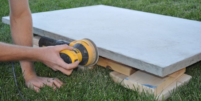 concrete-table-sanding