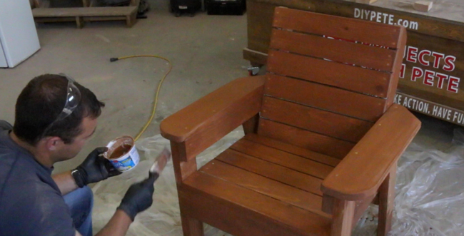 staining-outdoor-patio-furniture